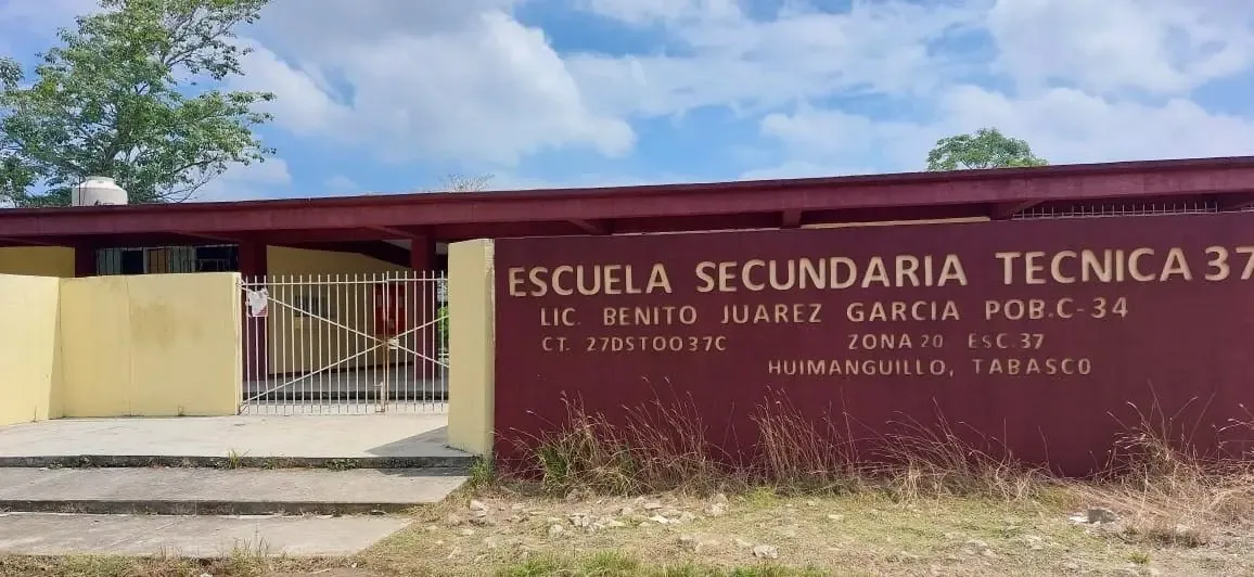 Un alumno agredió a su docente tras ser rechazado un trabajo escolar, generando alarmantes repercusiones en el plantel.