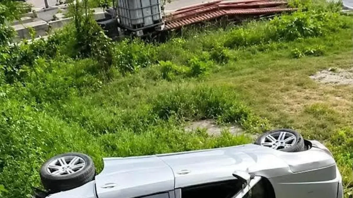 Una volcadura de camioneta deja un saldo trágico en Tula de Allende, donde se reportan lesiones en otros tres estudiantes.