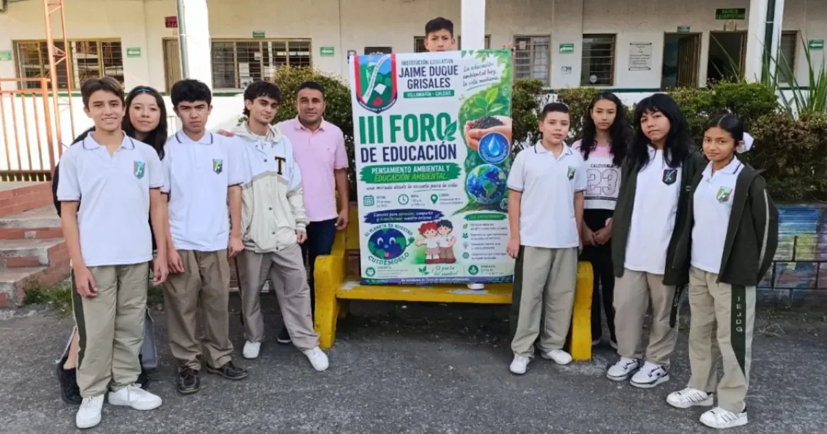 Estudiantes y docentes reflexionan sobre prácticas sostenibles en la III edición del foro ambiental.