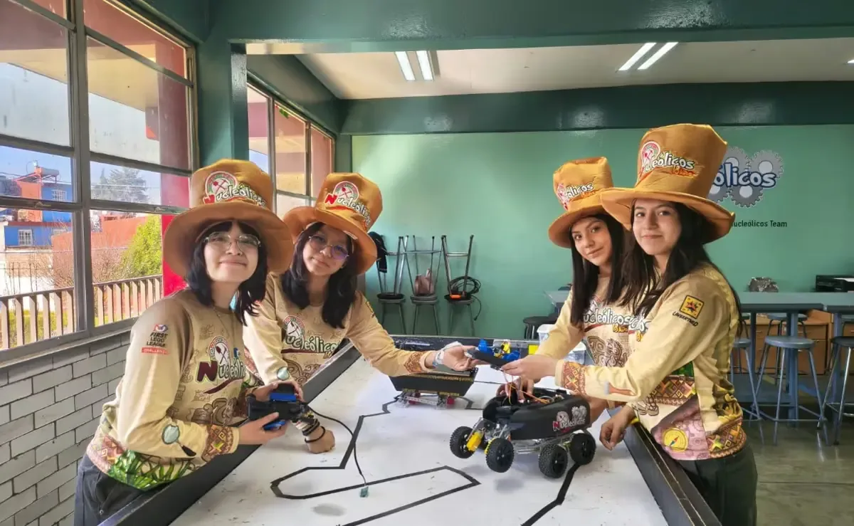 Estudiantes de la Secundaria No. 12 competirán a nivel nacional tras ganar premios en etapa regional.