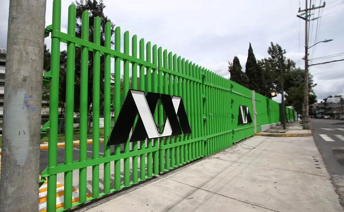 Estudiantes exigen la reapertura de la biblioteca y mejoras en servicios de la universidad.