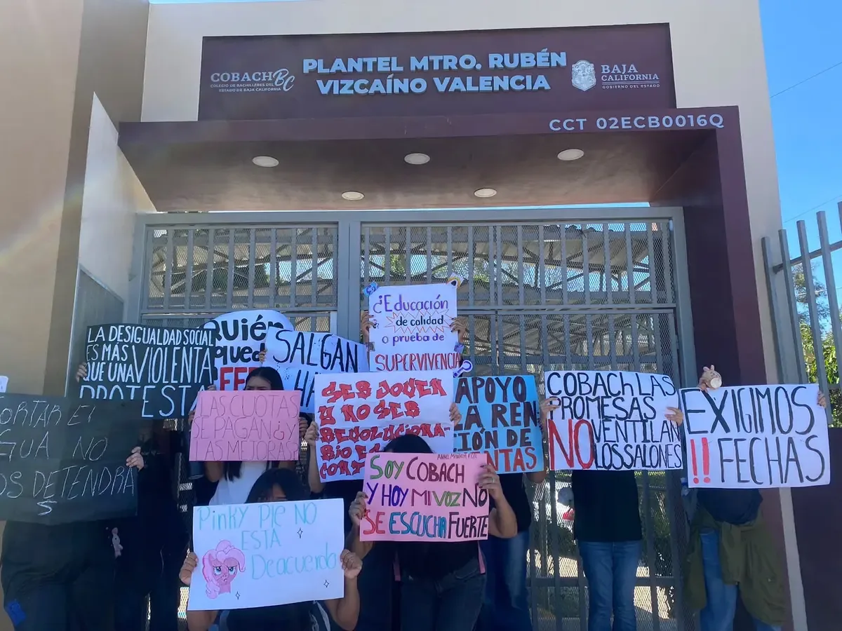 Estudiantes exigen mejoras en instalaciones por el mal uso de más de un millón de pesos.