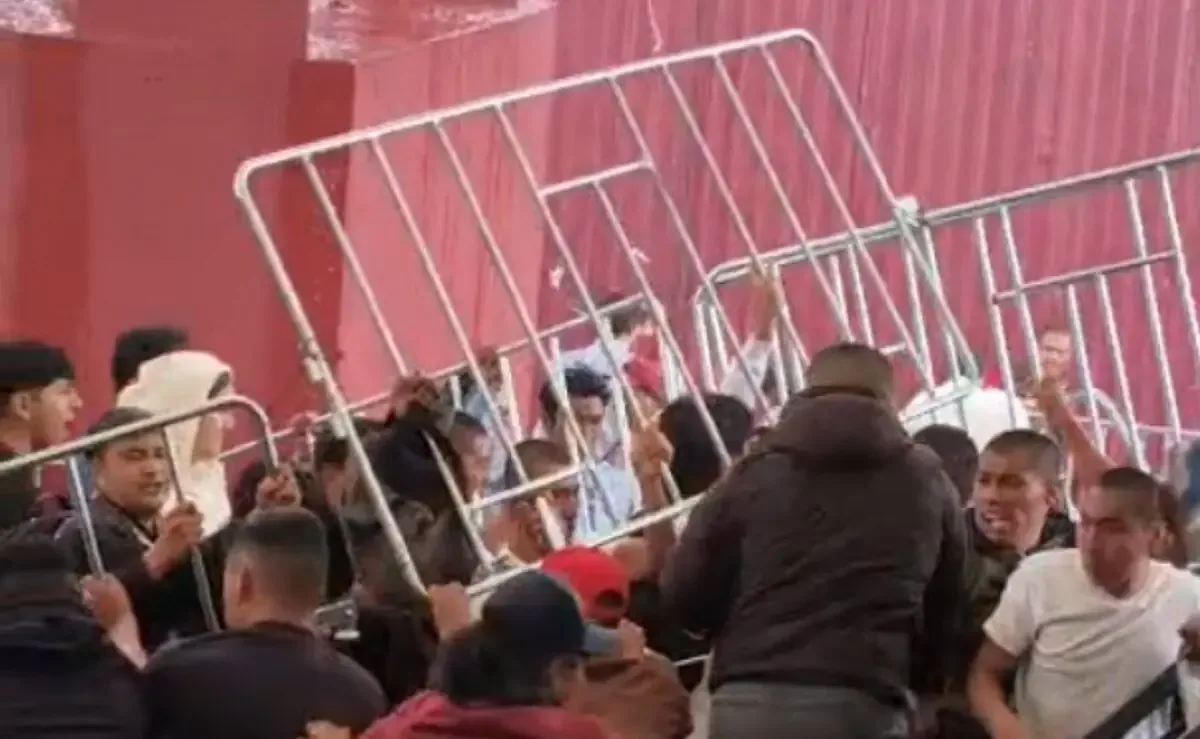 La protesta de estudiantes de El Mexe busca la reapertura total de su escuela y mejoras en sus instalaciones.