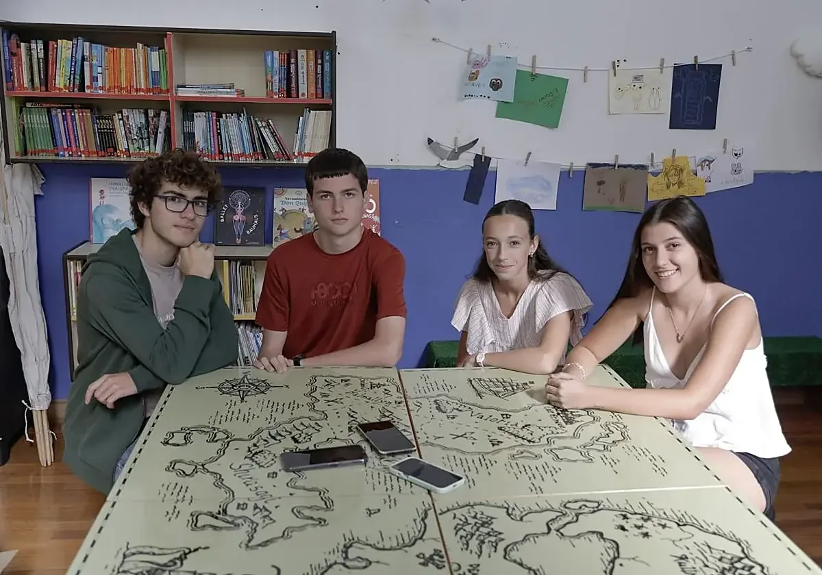 Jóvenes de Guipúzkoa reflexionan sobre cómo afectan las pantallas su aprendizaje.