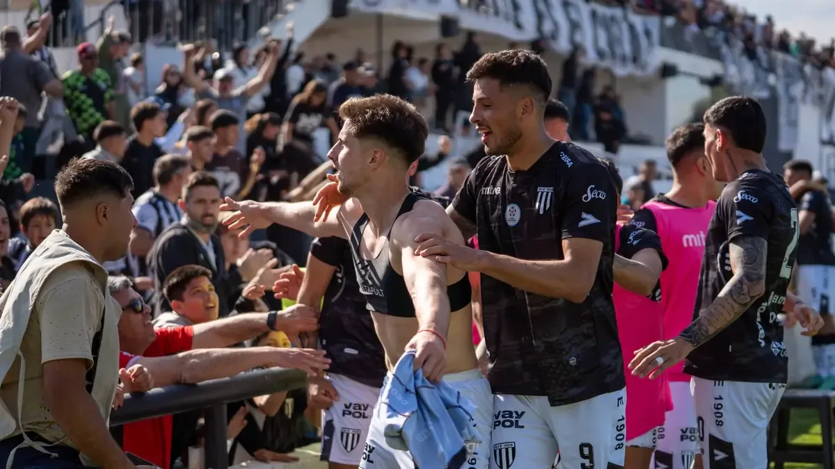 La colaboración entre ambos clubes busca mejorar la gestión del fútbol argentino y los ingresos de los clubes.