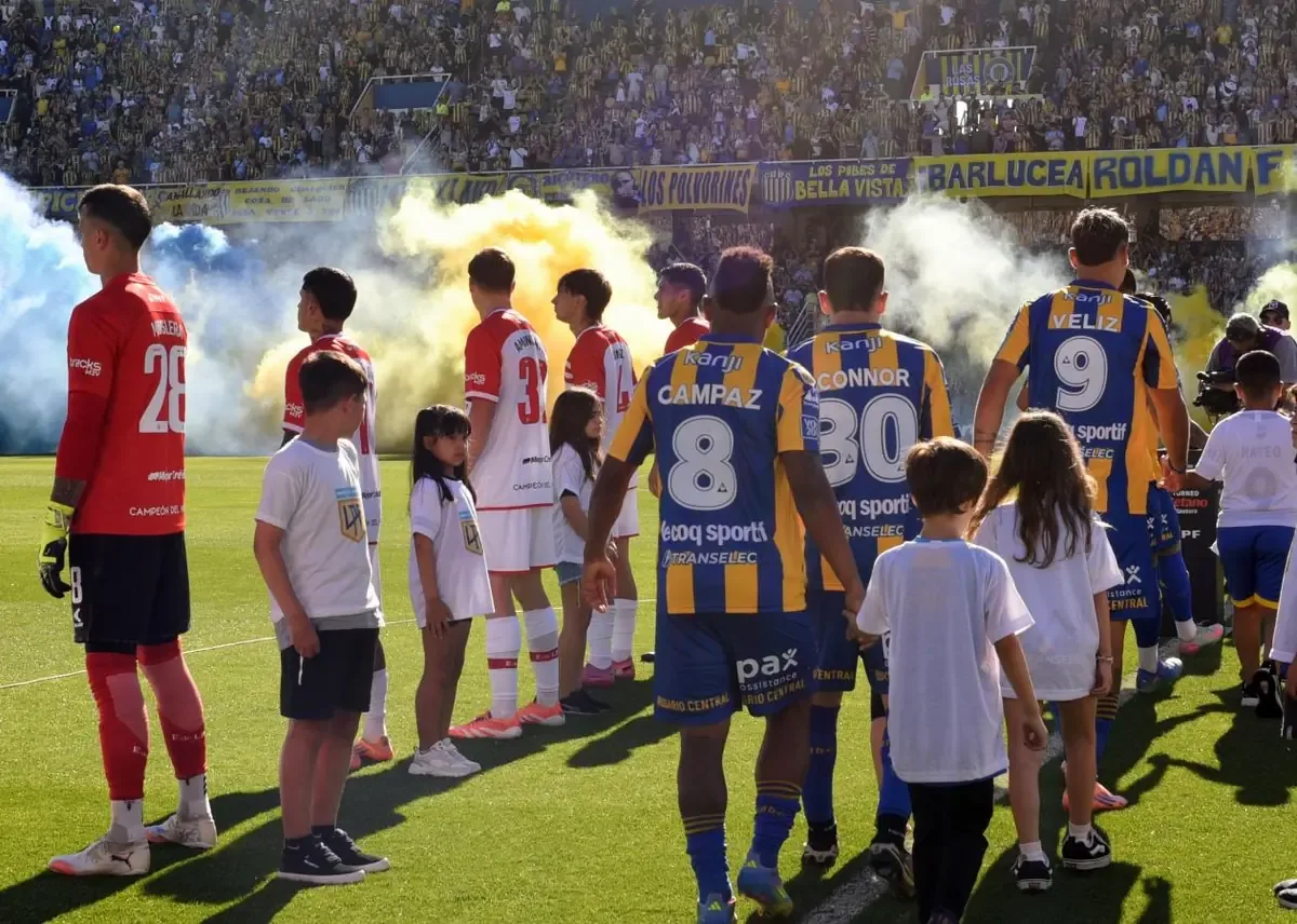 Estudiantes y Rosario Central han desarrollado una rivalidad intensa en el fútbol argentino tras controversias recientes.