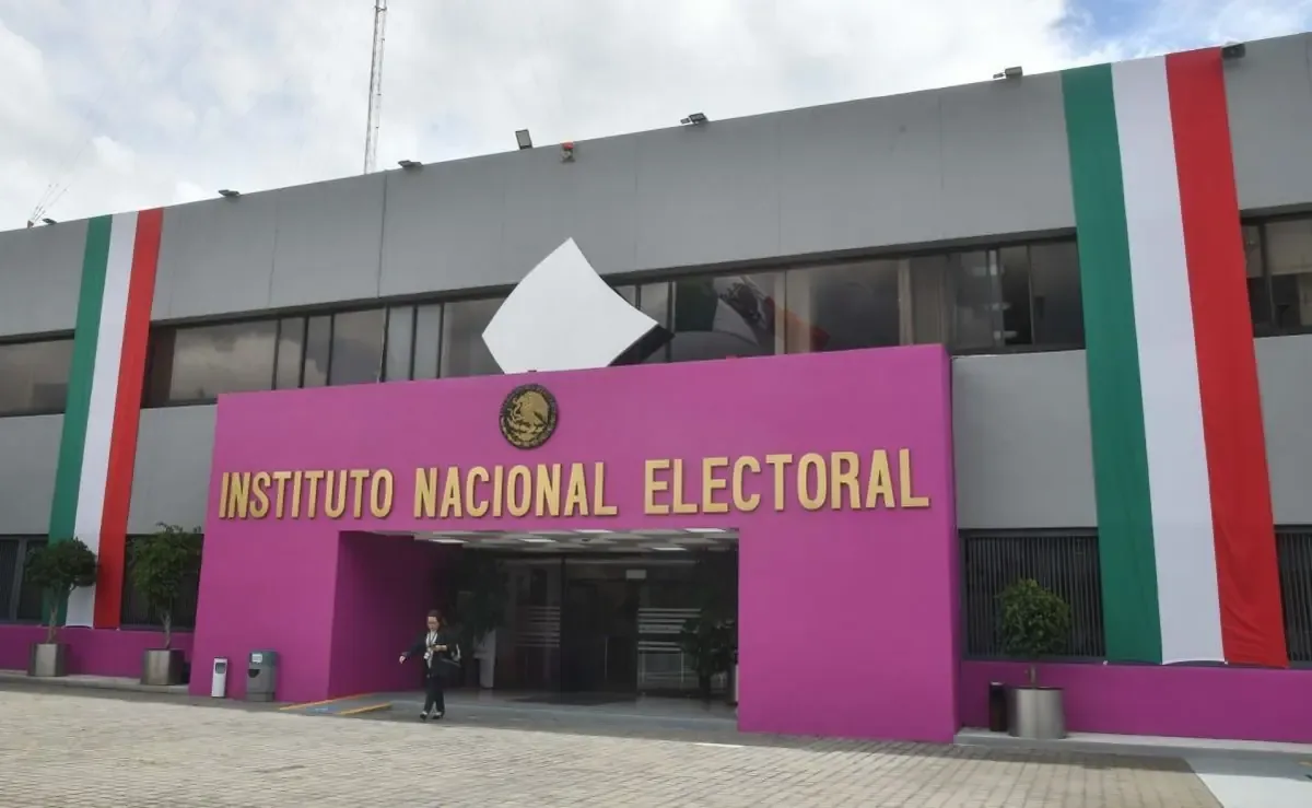 La fuga de diésel obligó a activar protocolos de seguridad en el Instituto Nacional Electoral y suspender entrevistas programadas.