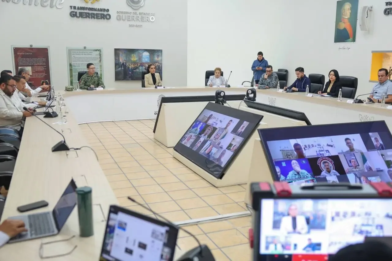Evelyn Salgado Pineda durante la sesión de la Mesa de Coordinación para la Paz.