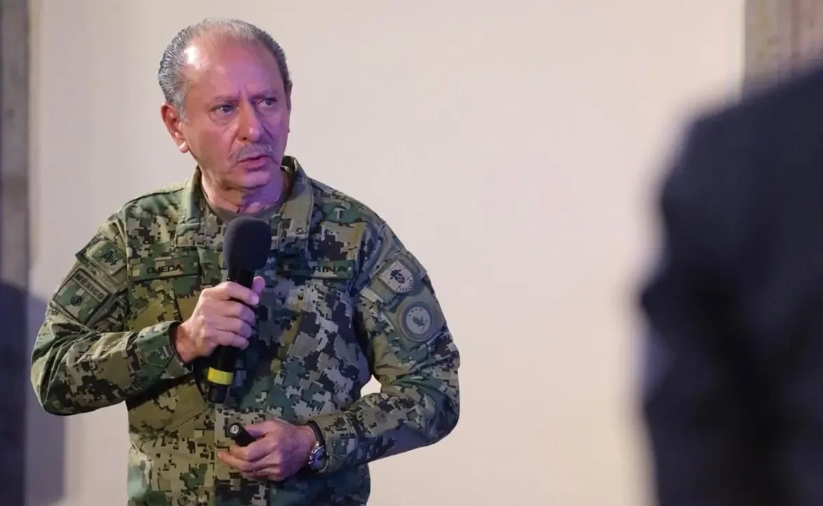 La excomisionada cuestiona la opacidad en torno a las declaraciones del almirante retirado.