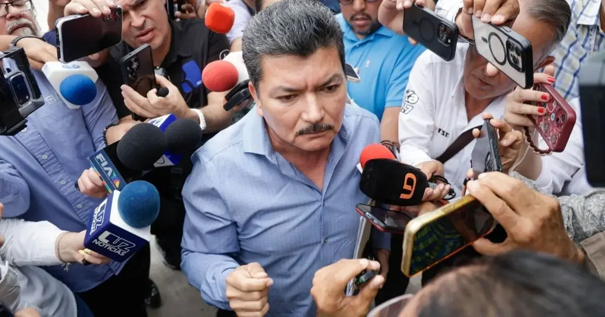 Marco Antonio Almanza Avilés es el tercer exfuncionario en rendirse tras acusaciones de vínculos con el Cártel de Sinaloa.