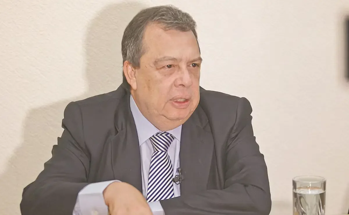 El exmandatario busca garantizar su comunicación con familiares y defensores legales.