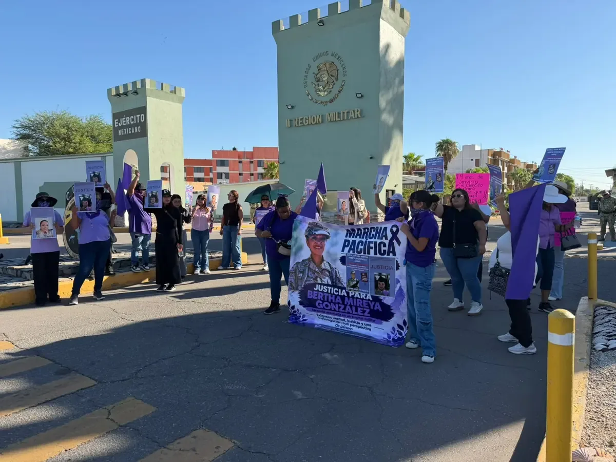 La familia de la sargento González clama por respuestas tras su asesinato en el cuartel militar hace más de un año.