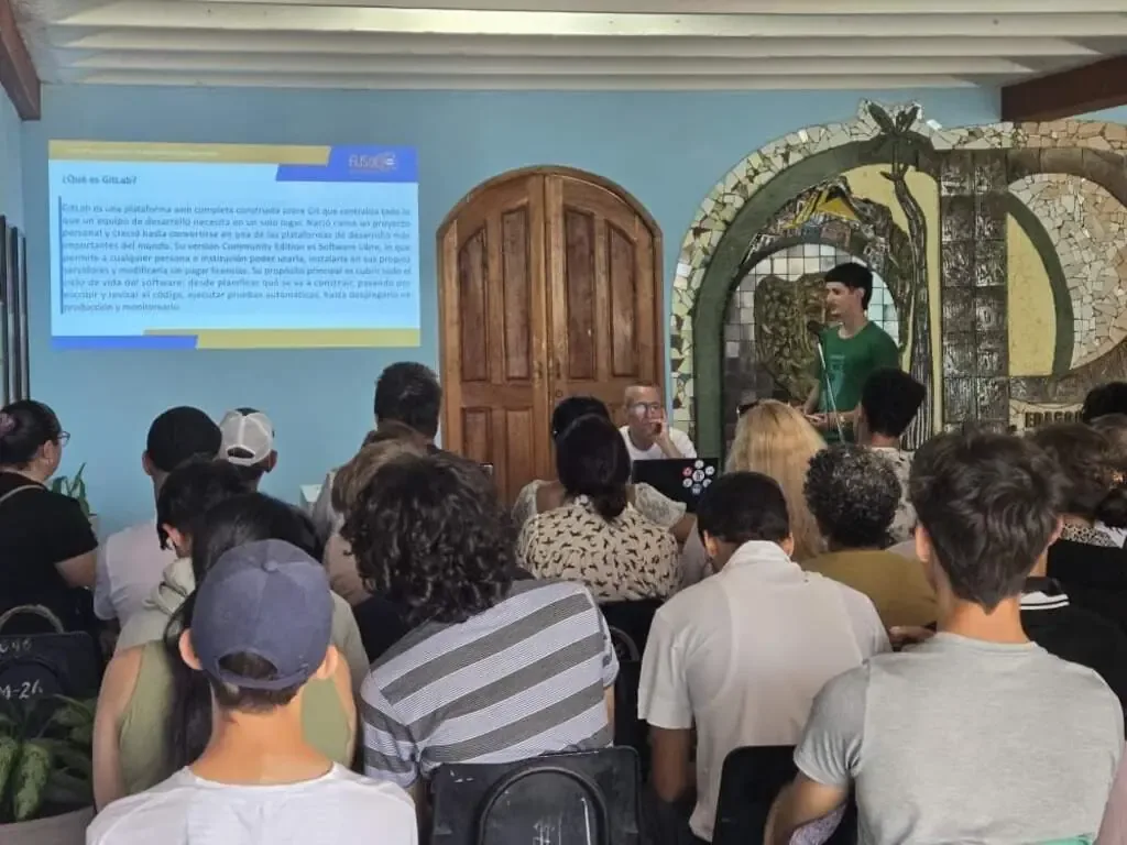 Expertos compartieron conocimientos en tecnología y software libre con estudiantes de diversas partes de Latinoamérica.
