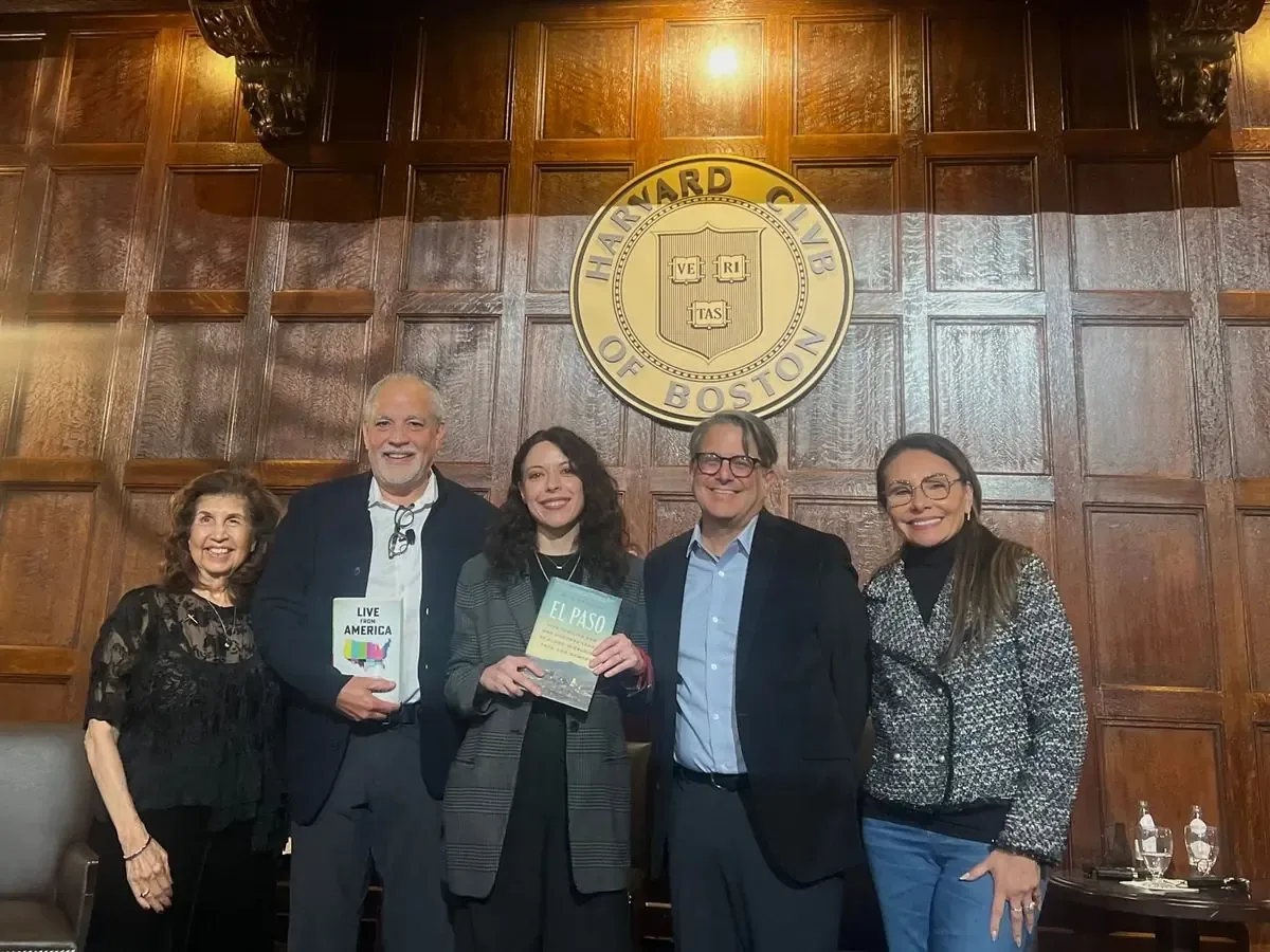 La creciente comunidad latina en EE.UU. llega al 21% de la población y plantea nuevos desafíos mediáticos.
