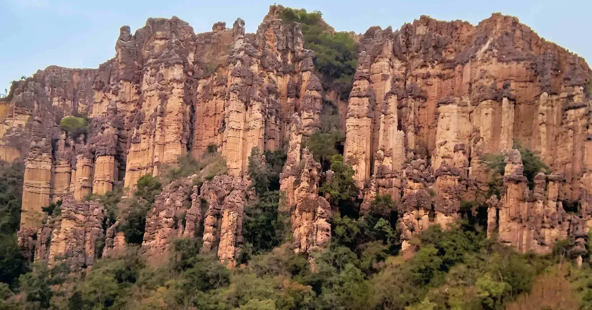 Este parque natural del Santandereano ofrece un paisaje sorprendente lleno de formaciones impresionantes.