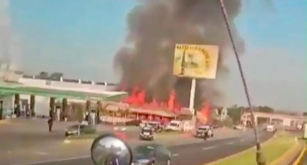 La tragedia ocurrió en la carretera Texcoco-Calpulalpan, afectando a un restaurante cercano.
