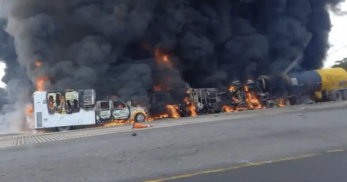 Un accidente en la autopista Tabasco-Veracruz provoca movilización de emergencias y alternativas para automovilistas.