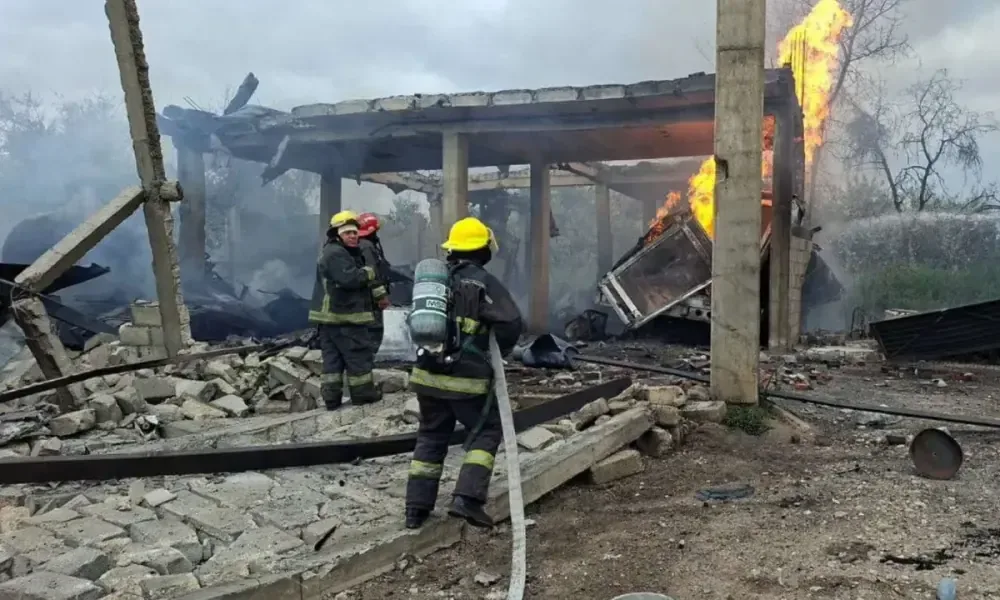 Más de dos mil personas evacuadas tras explosión en Tepeaca; autoridades coordinan acciones de seguridad.