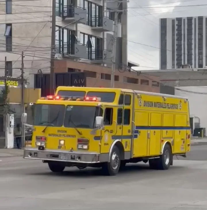 Explosiones de alcantarillas en la Zona Centro generan alerta en Tijuana.