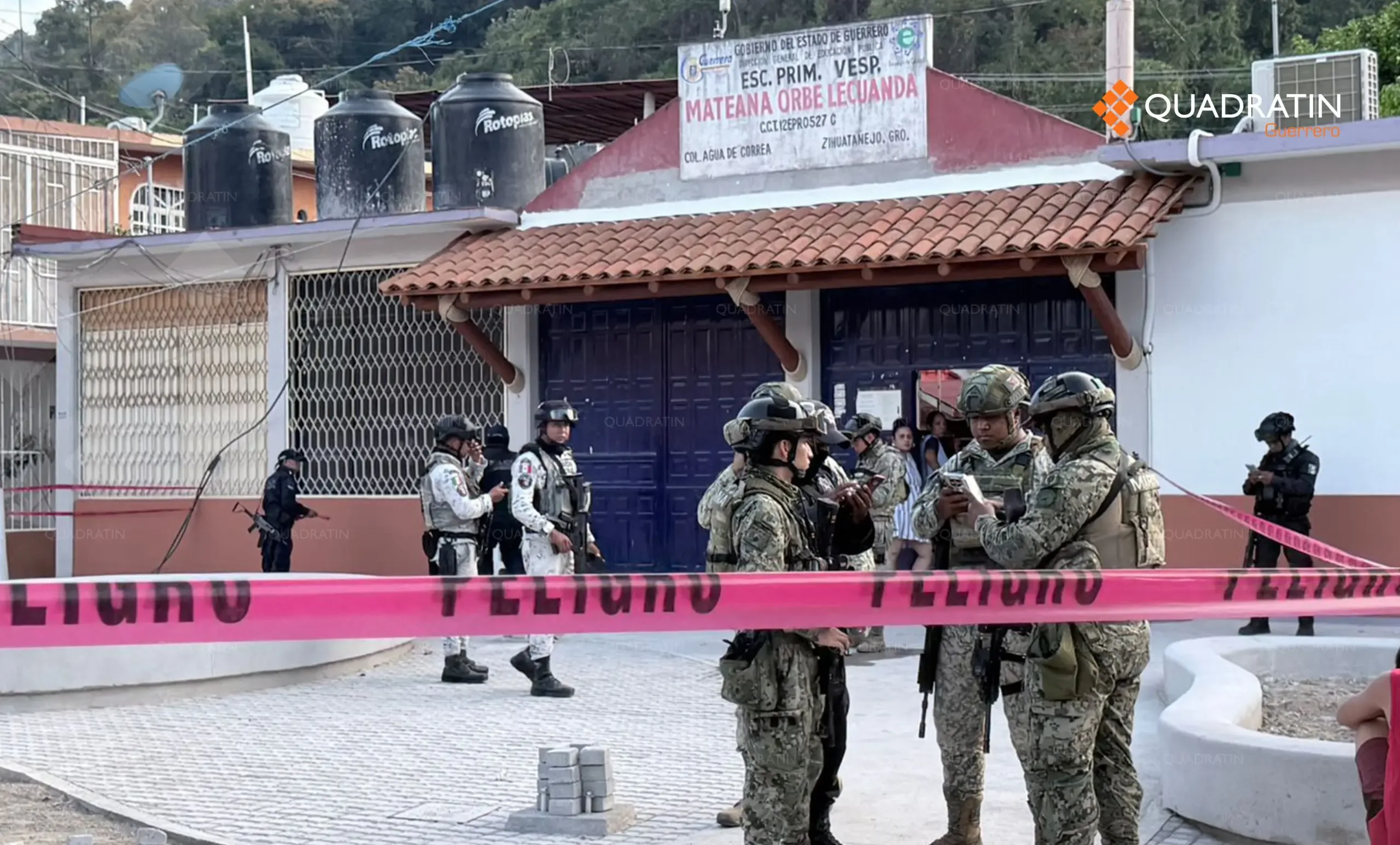 Exteriores de la escuela primaria Mateana Orbe Lecuanda en Zihuatanejo tras la balacera.