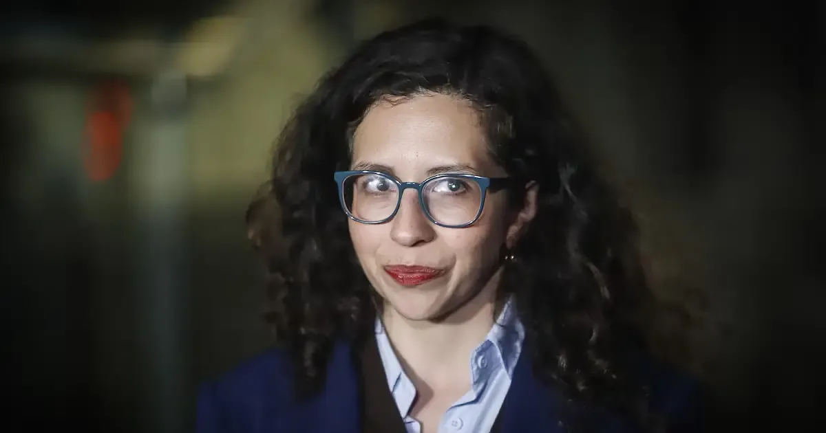 Agrupación de oposición exige al gobierno claridad sobre el presupuesto y sus impactos en la educación.