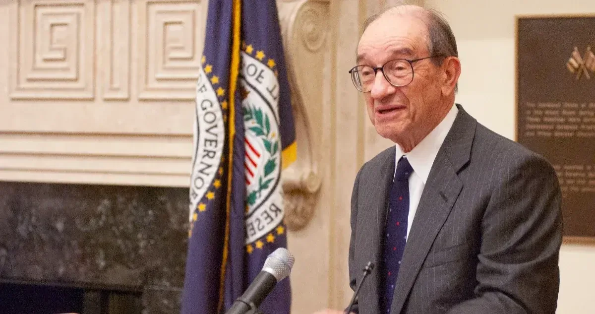 Alan Greenspan, influyente líder económico, fallece a los 100 años tras su legado en la política monetaria.