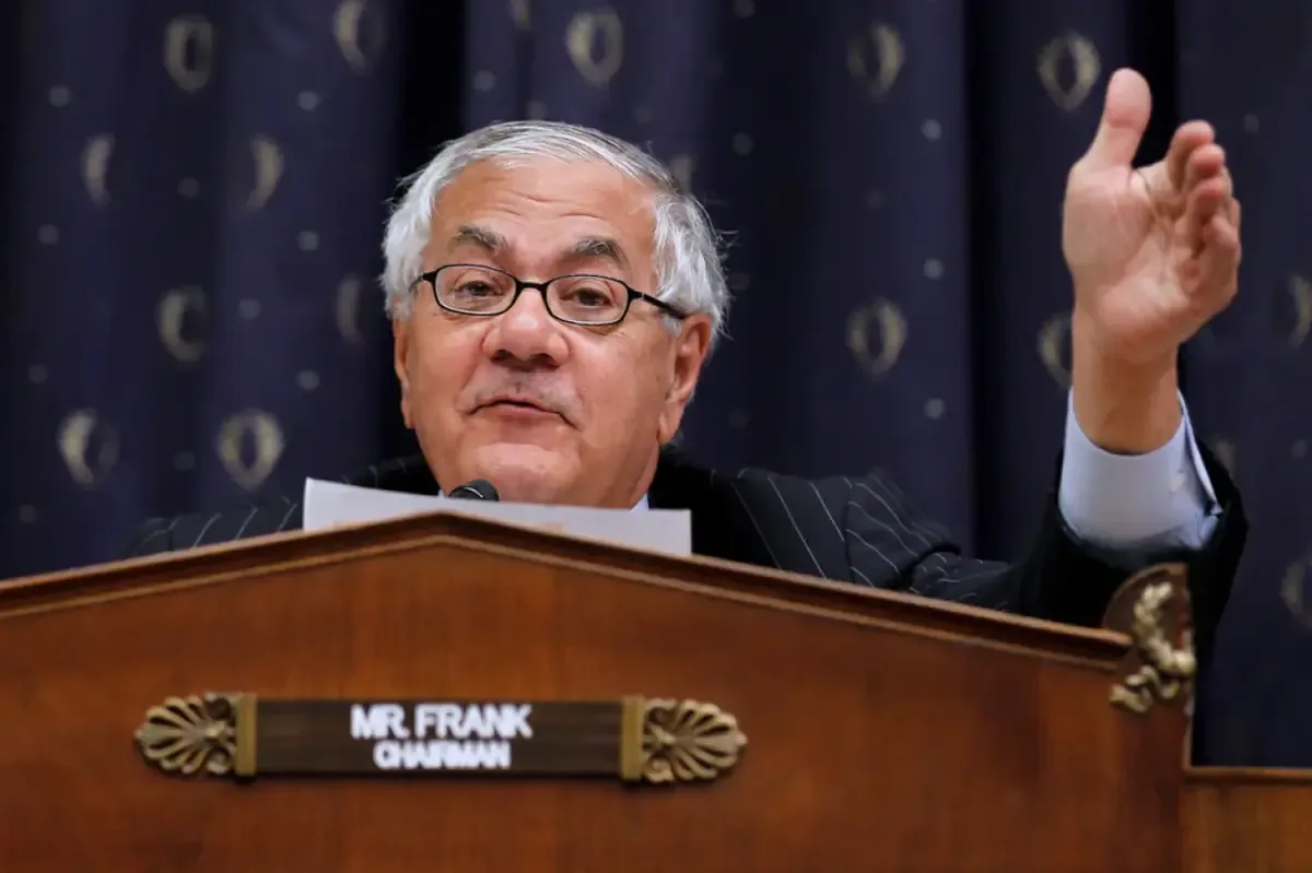 Barney Frank dejó una marca indeleble en la política estadounidense y en la defensa de los derechos LGBT.