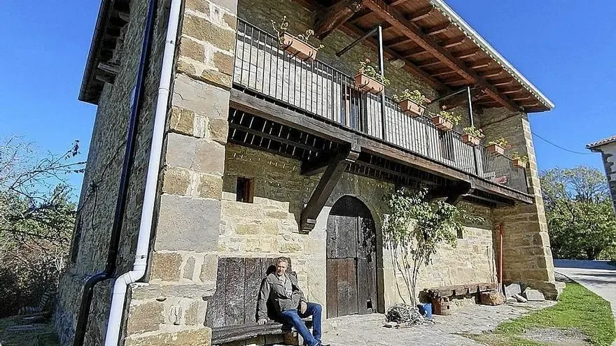 Su legado perdura en la formación de profesionales en Navarra y más allá.