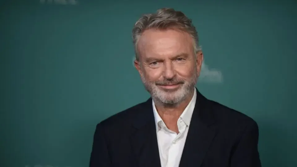 Sam Neill, conocido por su icónico papel en "Jurassic Park", muere a los 78 años en Sydney, dejando un legado en el cine.