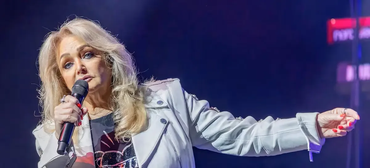 La cantante británica Bonnie Tyler ha muerto a los 75 años en Portugal tras complicaciones de salud.