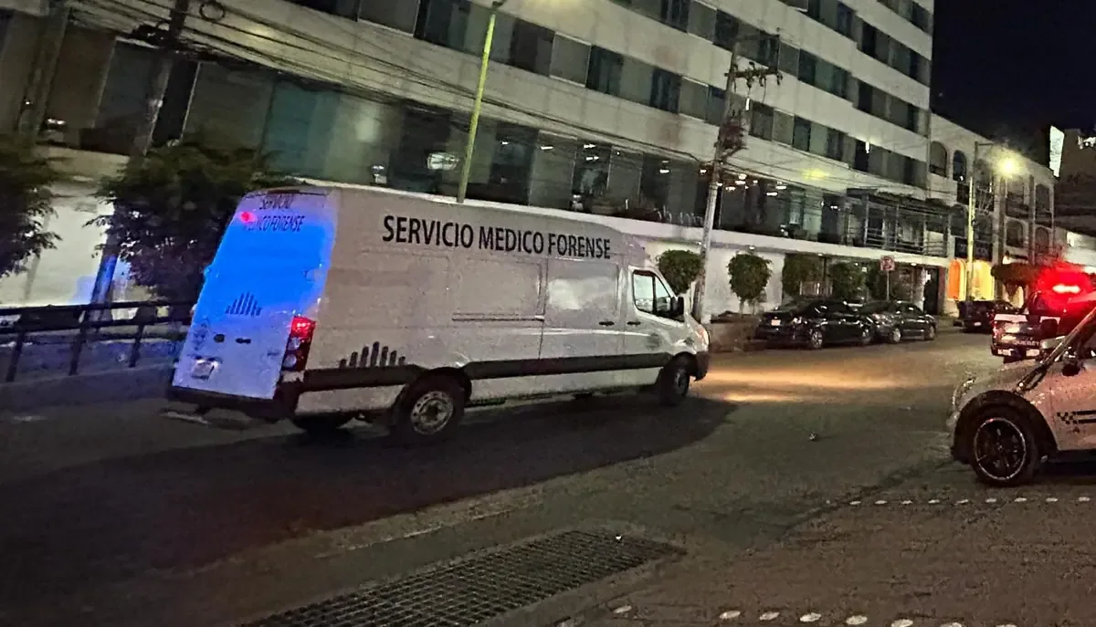 Fallecimiento se debe a un aparente intoxicamiento por alcohol sin signos de violencia.