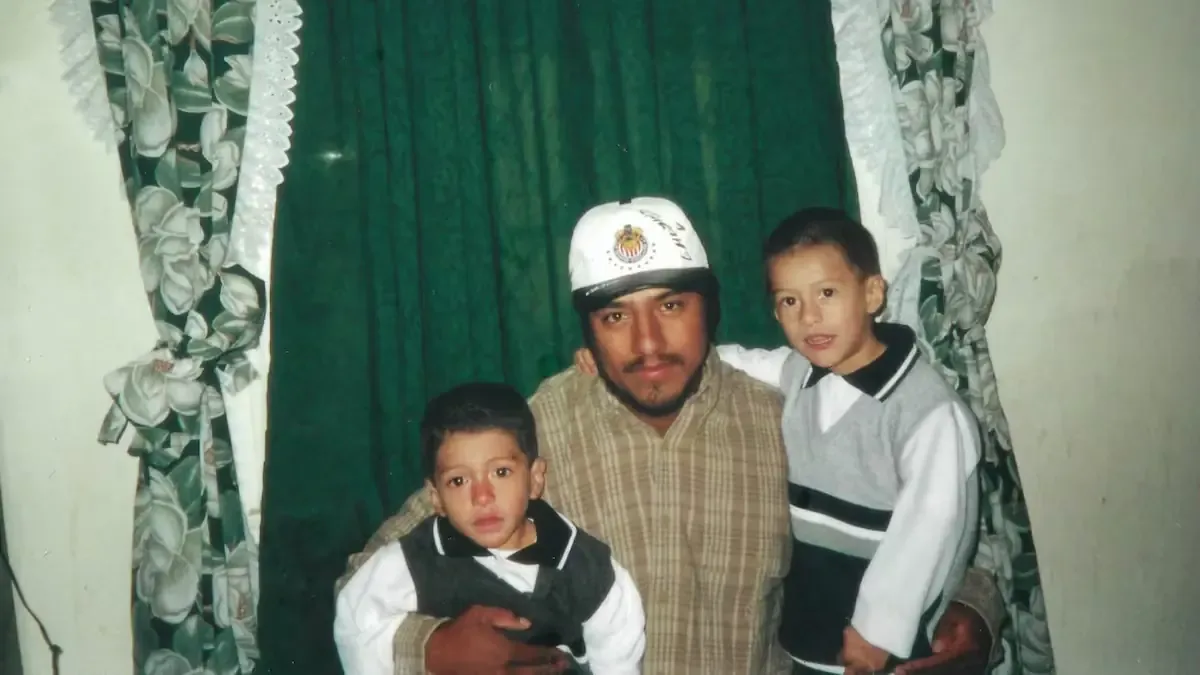 La emotiva despedida del inmigrante mexicano se desarrolló entre música y recuerdos familiares.