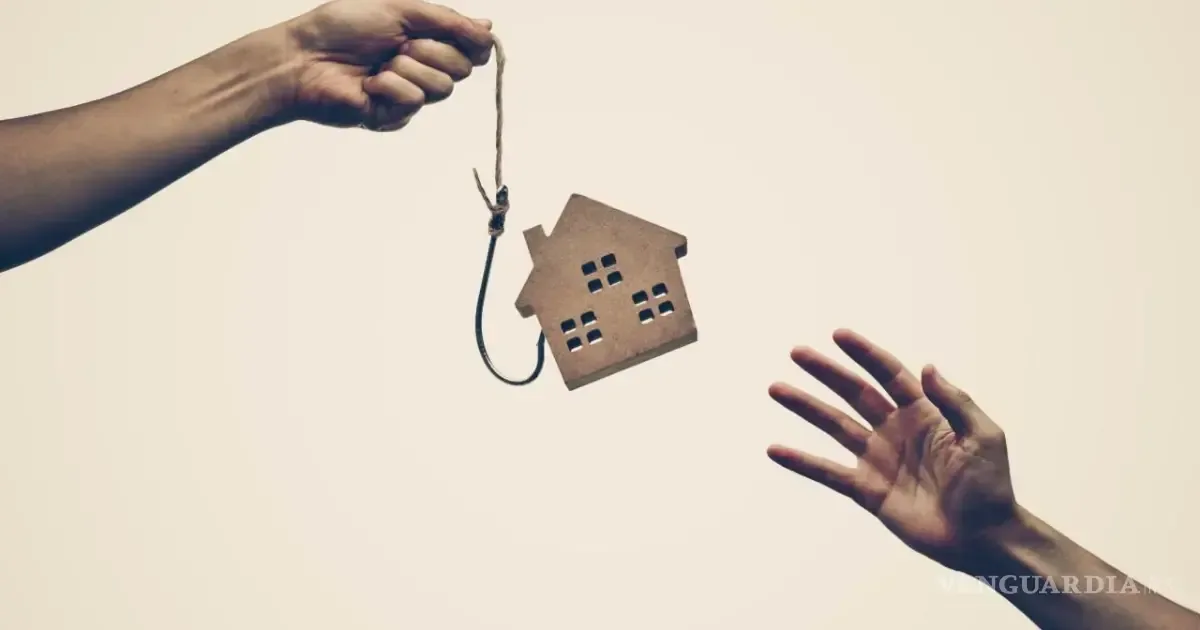 Familias afectadas exigen investigaciones ante presuntas malas prácticas en compraventa de viviendas.
