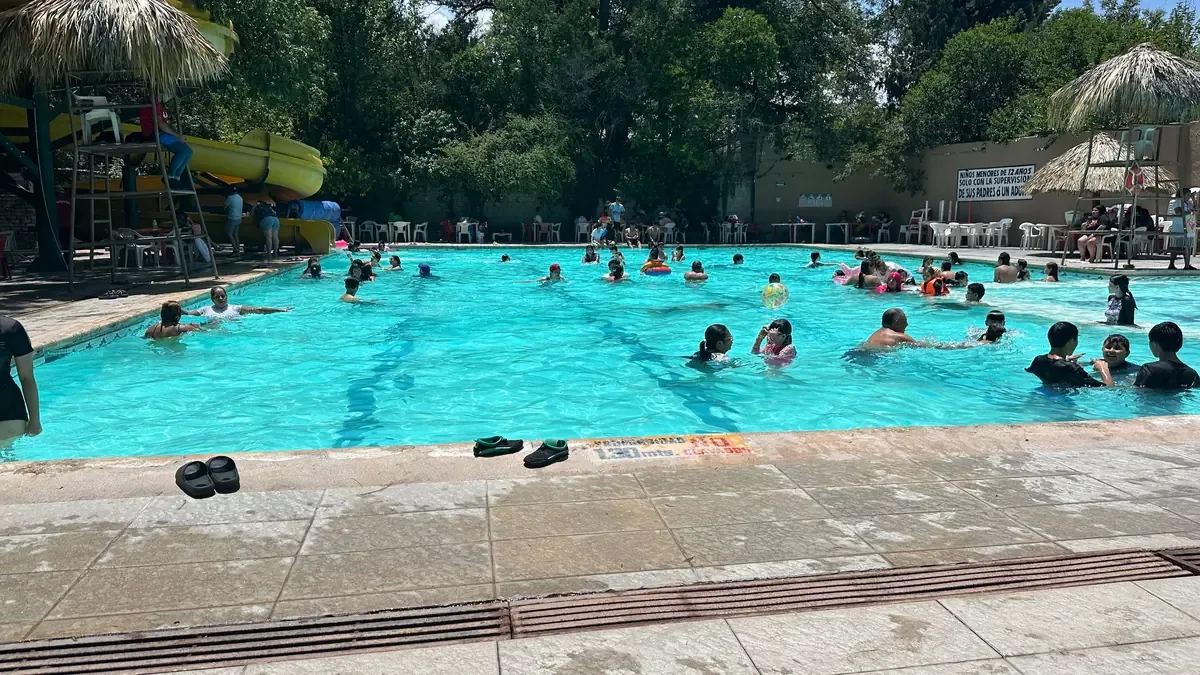 Los balnearios de Saltillo se convierten en el lugar ideal para convivir mientras dura el periodo vacacional.