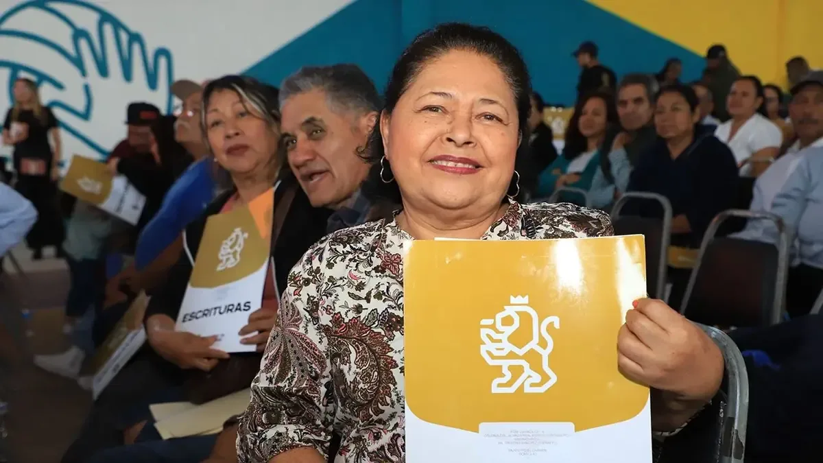 Familias de Nuevo León logran certeza jurídica sobre su patrimonio tras décadas de espera.