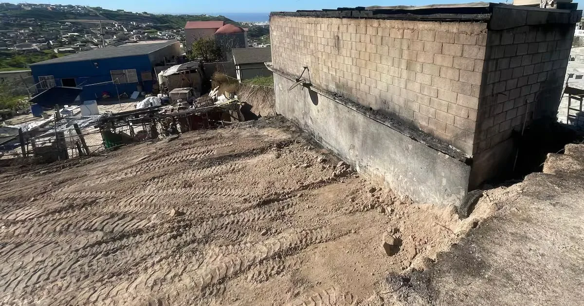 Familias de Rosarito solicitan apoyo tras incendios devastadores en sus hogares.