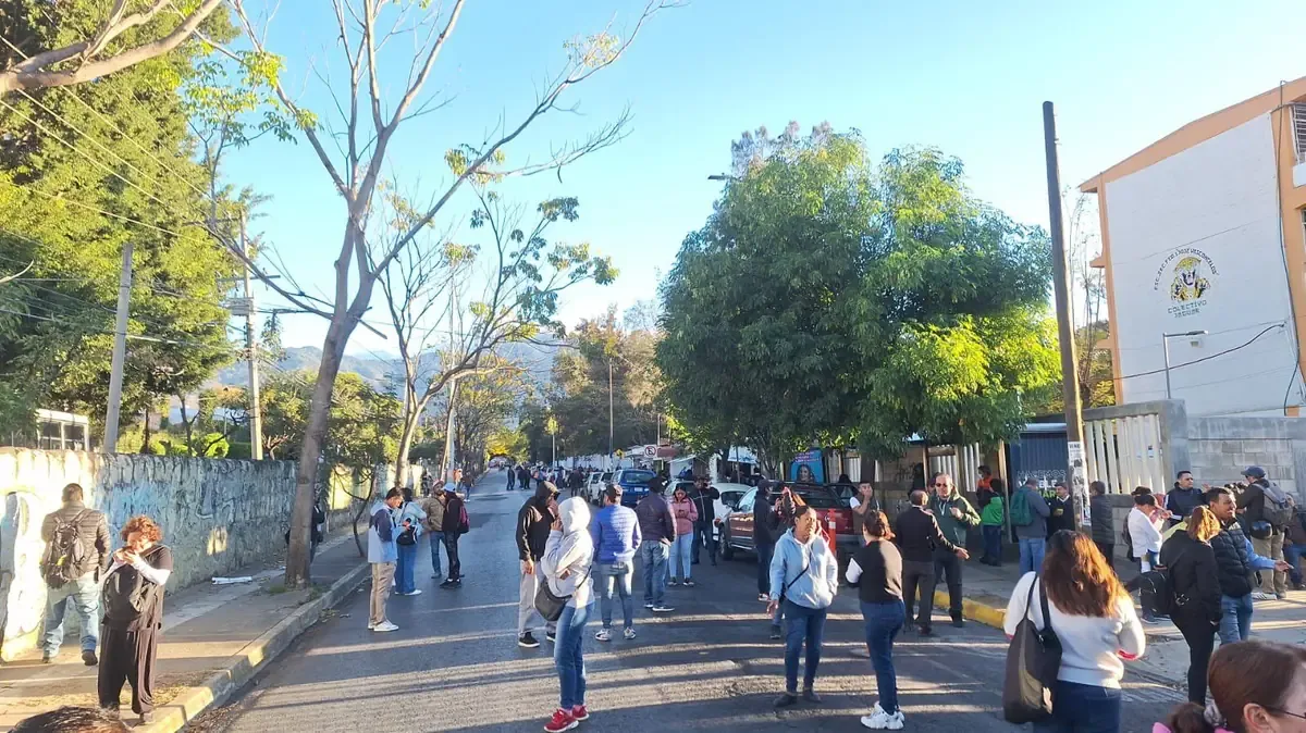Familias exigen la destitución del director por presuntas irregularidades y acoso.