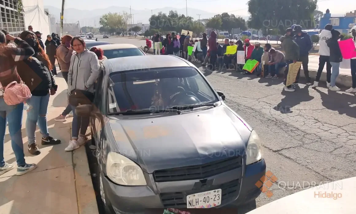 Familias y allegados de Jesús “N” exigen su libertad durante audiencia judicial.