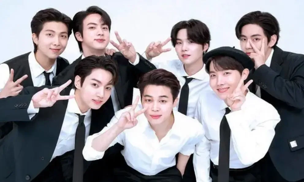 Fans de BTS expresan su descontento ante la venta de boletos en México.
