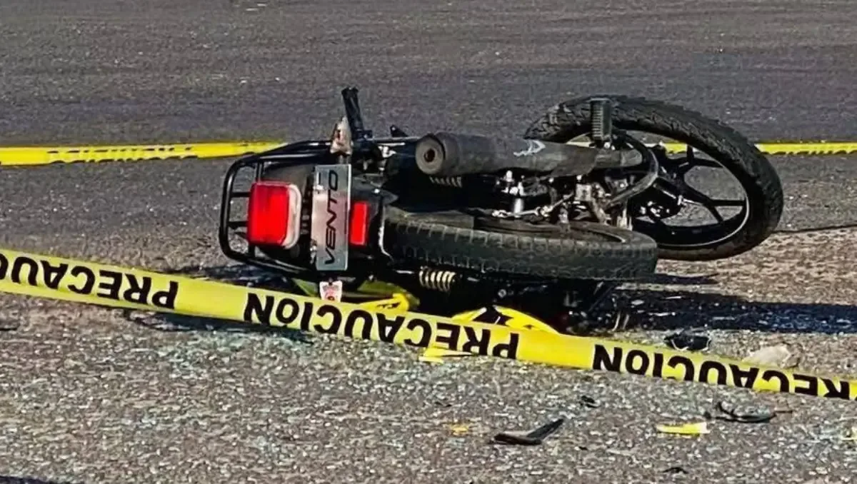 Un hombre falleció tras un choque en la carretera Apaseo el Alto-Jerécuaro. Otro resultó herido y fue llevado a un hospital.