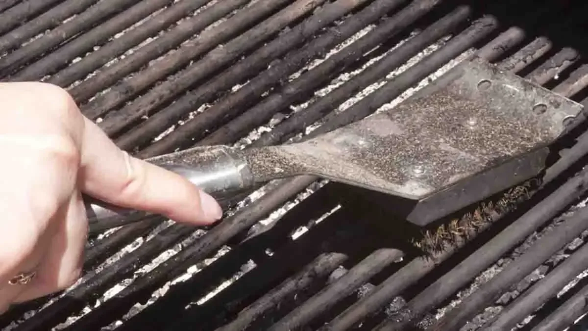 Un hombre falleció tras sufrir graves quemaduras al intentar encender una fogata con un líquido inflamable no identificado.