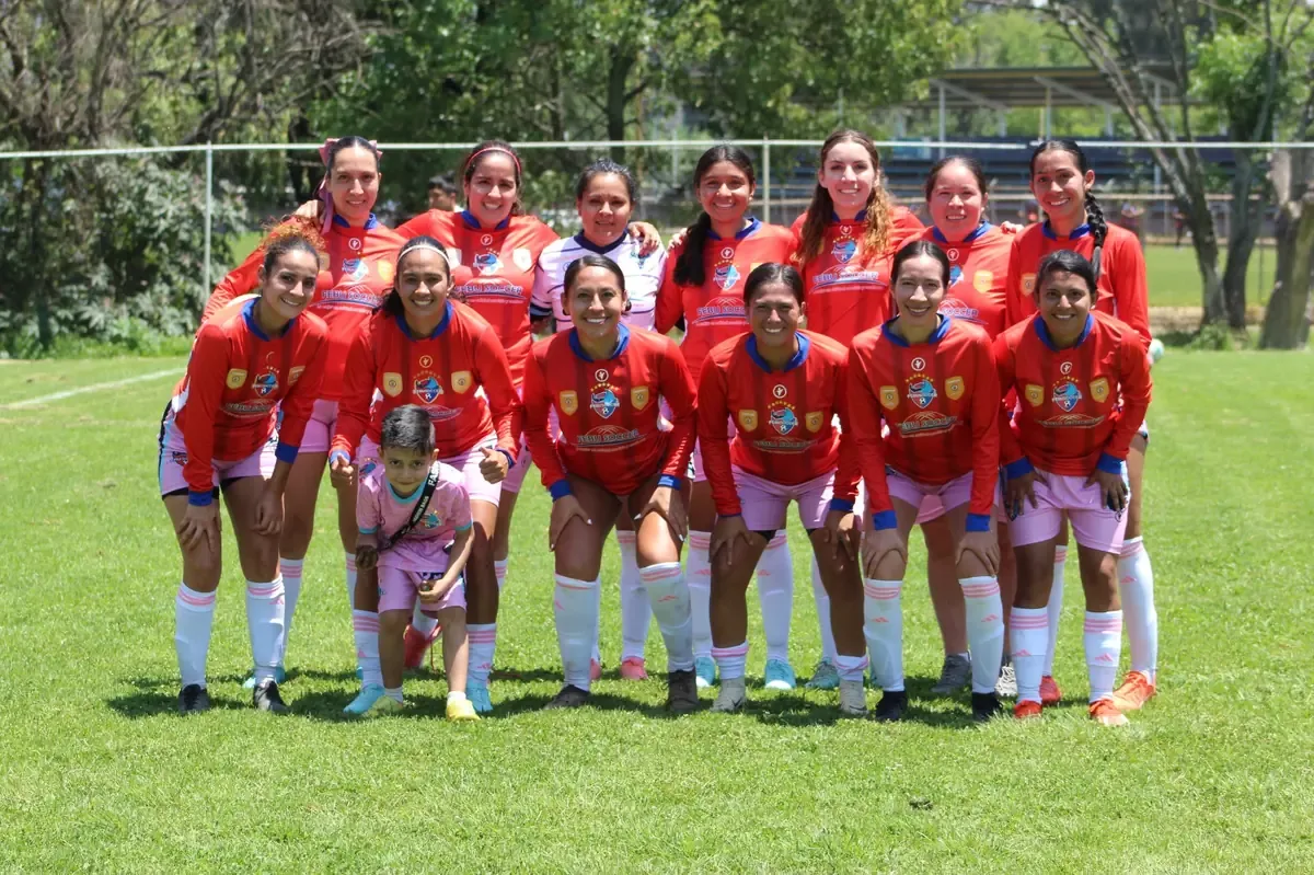 El equipo invicto Febusoccer continúa como favorito en la Liga Municipal de Futbol Amateur de Morelia.