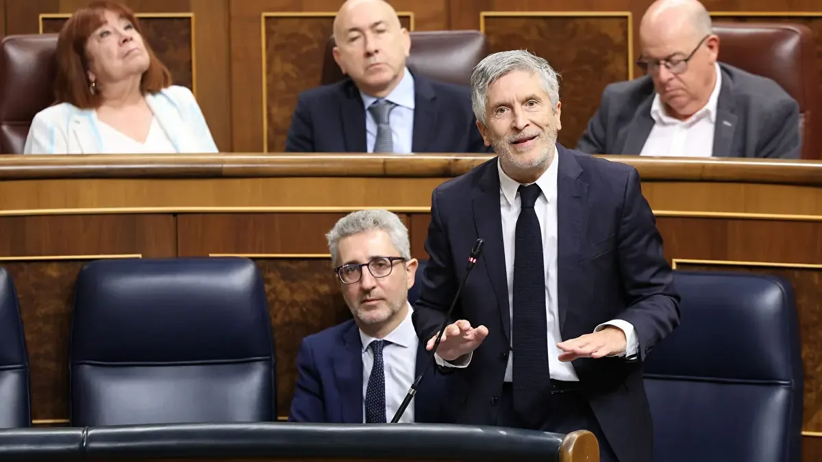 La imputación de Zapatero y la muerte de guardias civiles generan intensos debates en el Congreso.