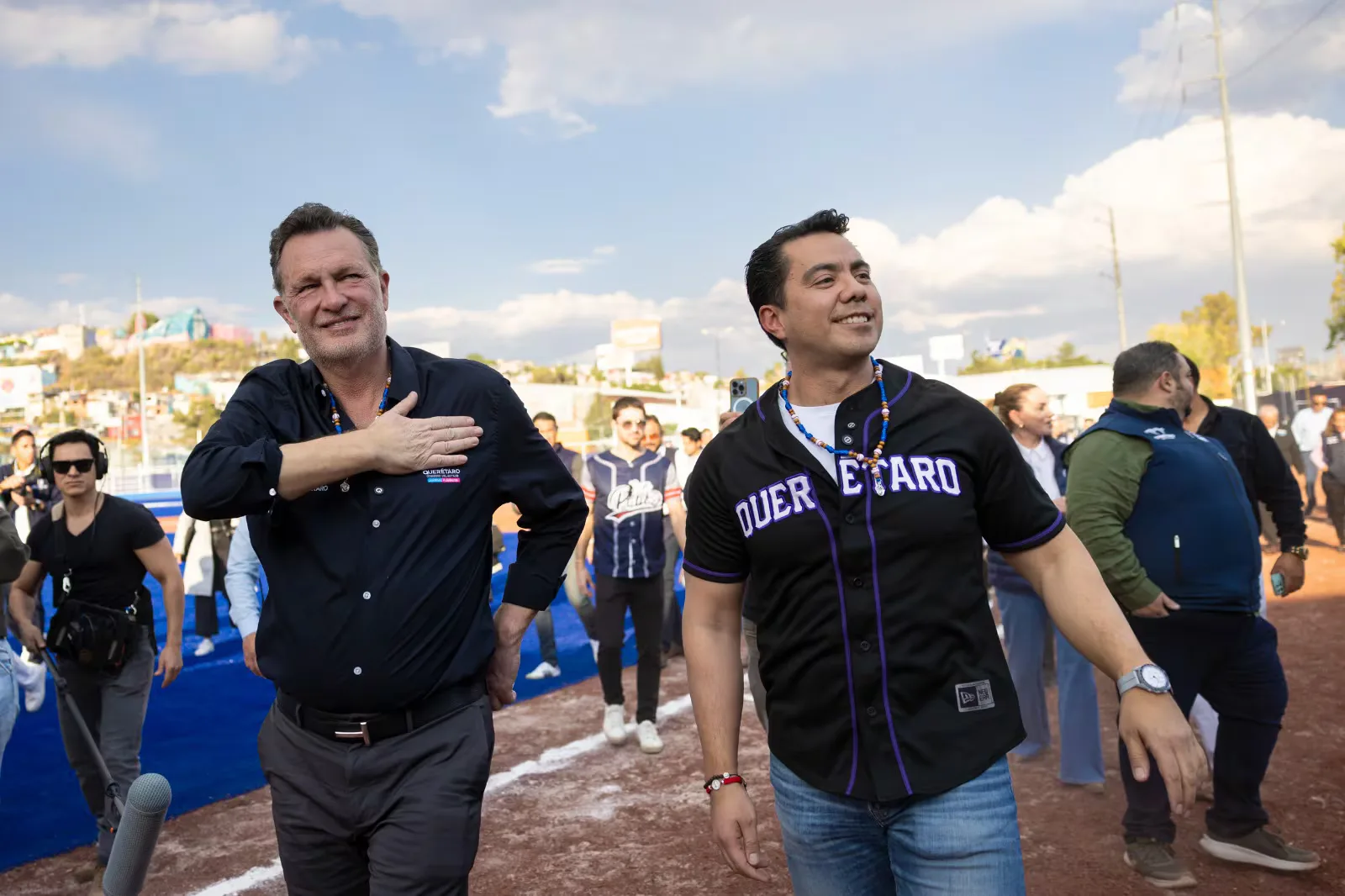 Felifer Macías y Mauricio Kuri durante la inauguración de la rehabilitación deportiva.