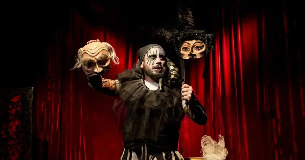 La novena temporada del espectáculo ofrece una nueva mirada a la obra de Shakespeare, conectando el pasado con la actualidad.