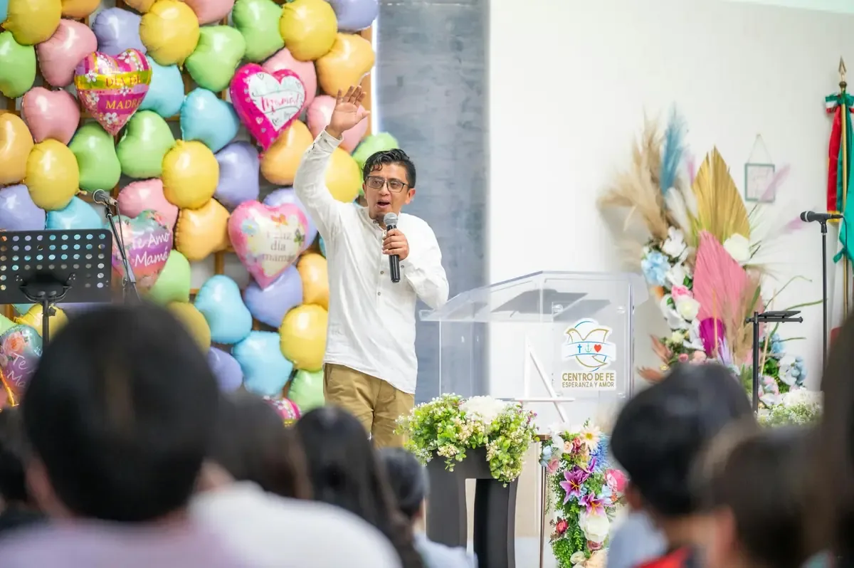 El exmandatario mexicano ofrece respaldo a la gobernadora de Chihuahua en un evento del PAN.