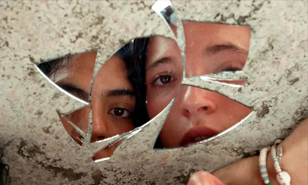 La ópera prima de la cineasta aborda la violencia sexual entre amigas y conecta con el movimiento 'Me Too'.