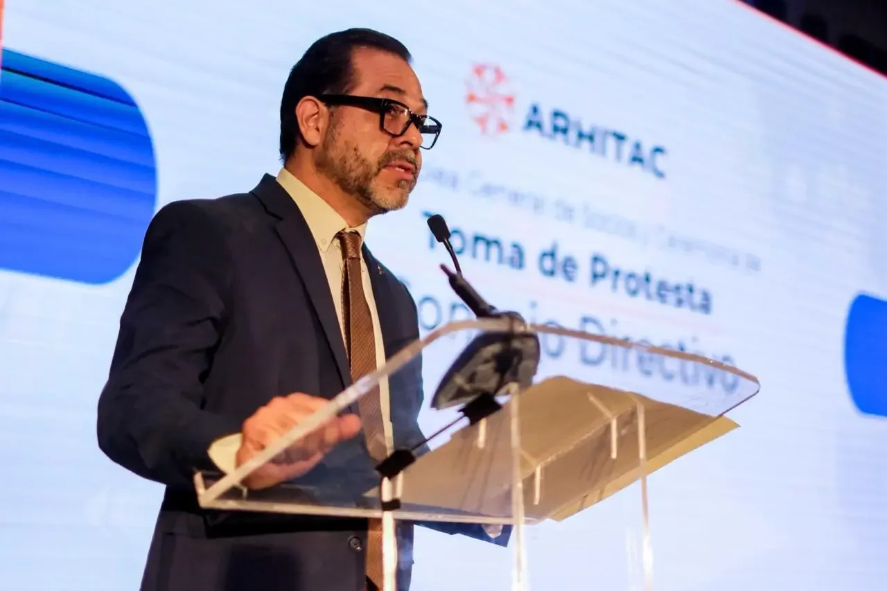 Fernando Becerra lidera la nueva dirección de Arhitac en su agenda 2026.