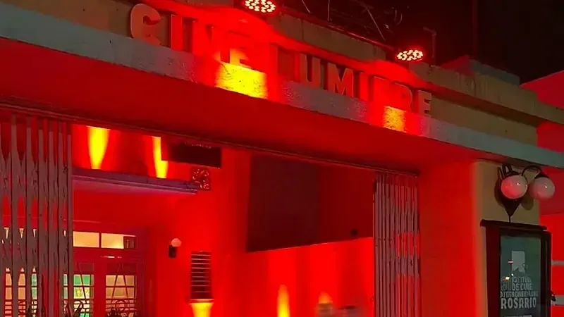 El Lumière se transforma en un refugio cultural durante el Festival de Cine Latinoamericano, uniendo generaciones a través del cine.