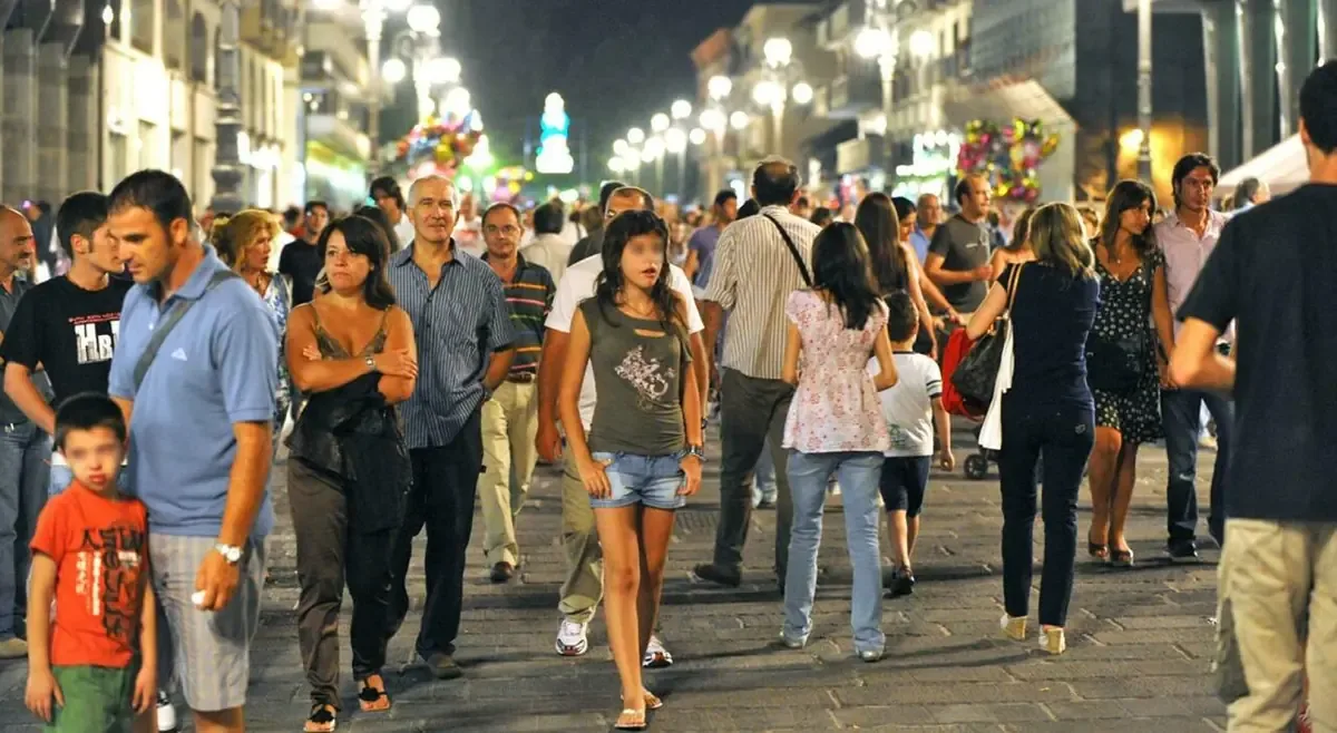 Avellino celebra un festival de Ferragosto innovador, con música, arte y más, desde julio hasta septiembre.